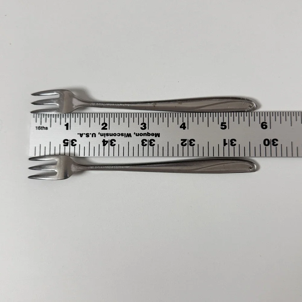 Oneida Stainless England Cocktail Seafood Forks Set of 2 Swirl Handle 5.5 Inch